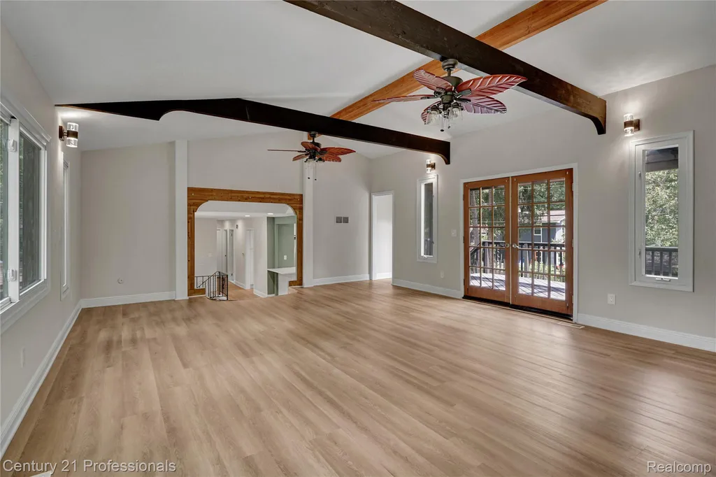 3099 Chenoa Street Commerce Charter Township MI 48382