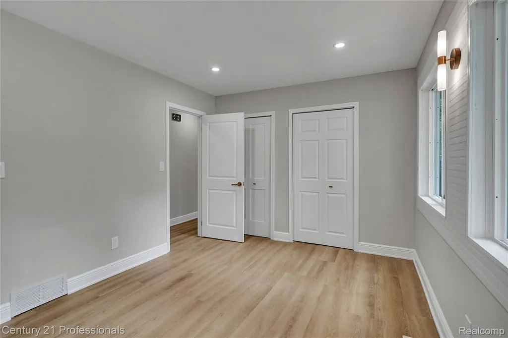 3099 Chenoa Street Commerce Charter Township MI 48382