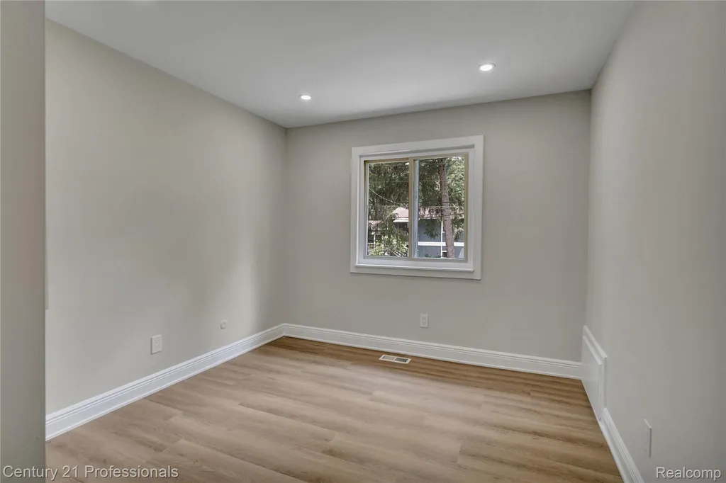 3099 Chenoa Street Commerce Charter Township MI 48382
