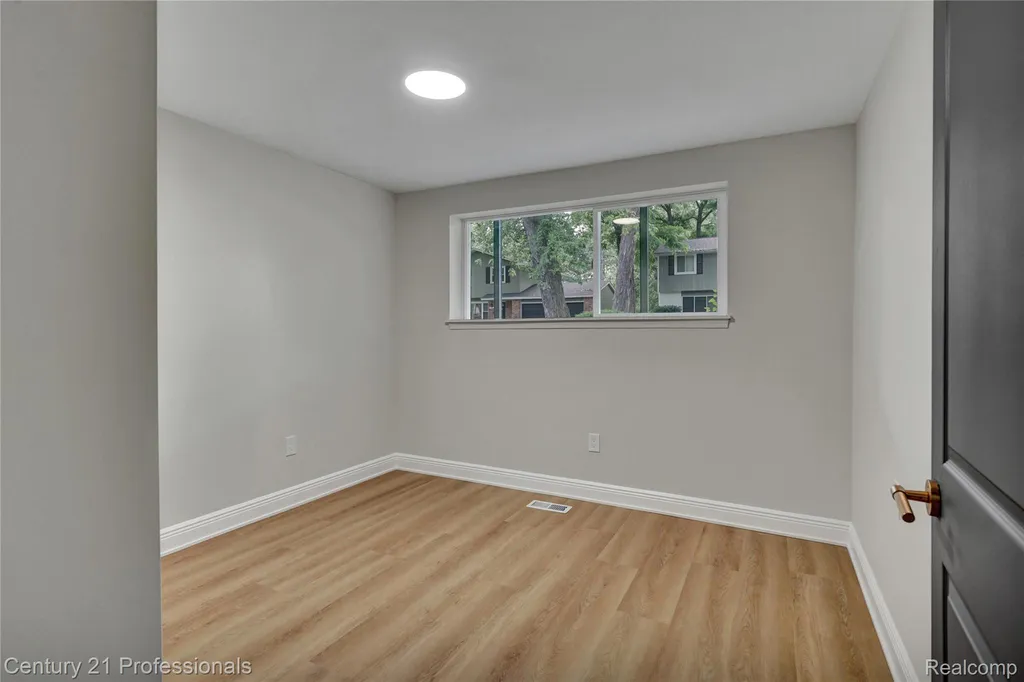 3099 Chenoa Street Commerce Charter Township MI 48382