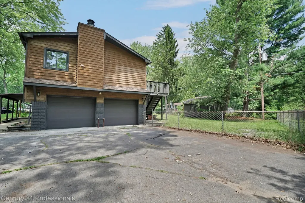 3099 Chenoa Street Commerce Charter Township MI 48382
