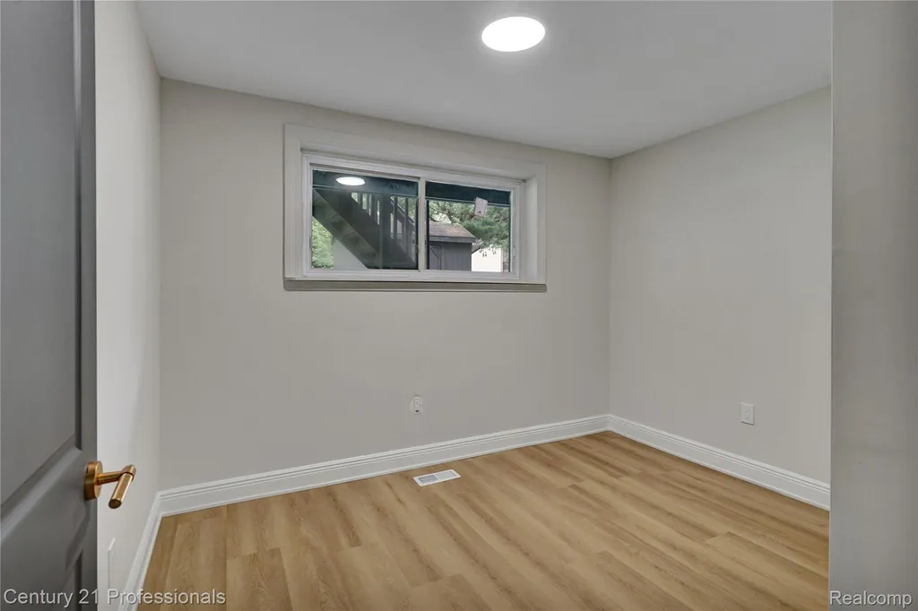 3099 Chenoa Street Commerce Charter Township MI 48382