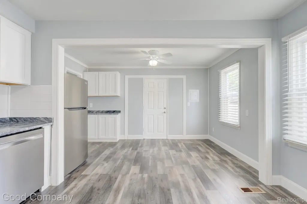 3689 Phillips Avenue Berkley City MI 48072