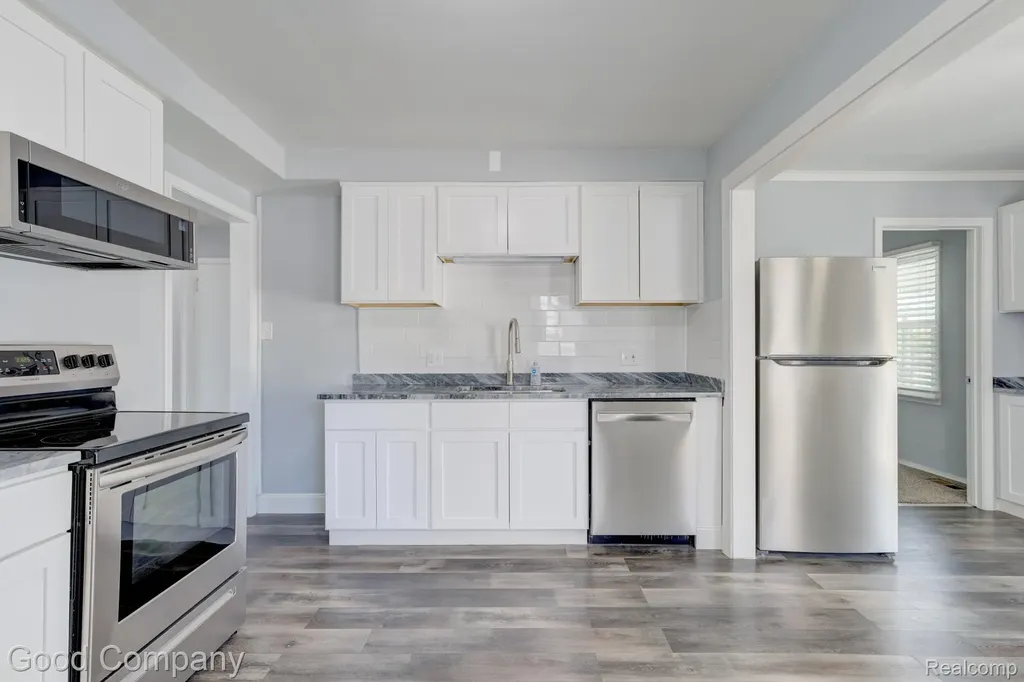 3689 Phillips Avenue Berkley City MI 48072