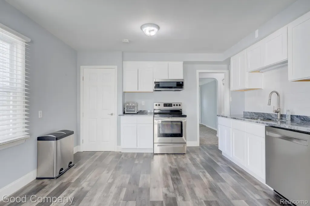 3689 Phillips Avenue Berkley City MI 48072