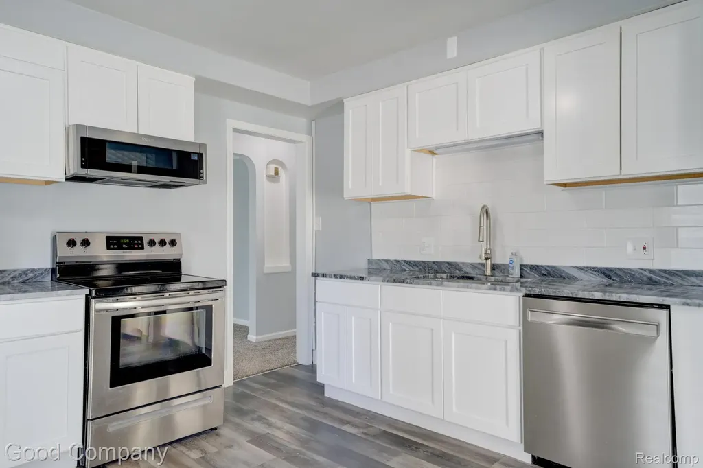 3689 Phillips Avenue Berkley City MI 48072