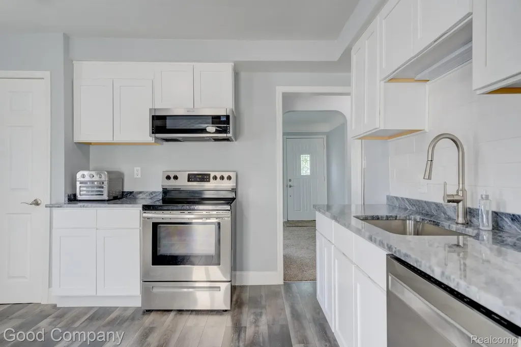 3689 Phillips Avenue Berkley City MI 48072