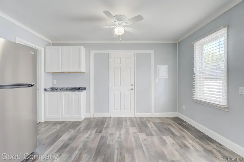 3689 Phillips Avenue Berkley City MI 48072