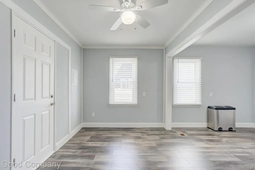 3689 Phillips Avenue Berkley City MI 48072
