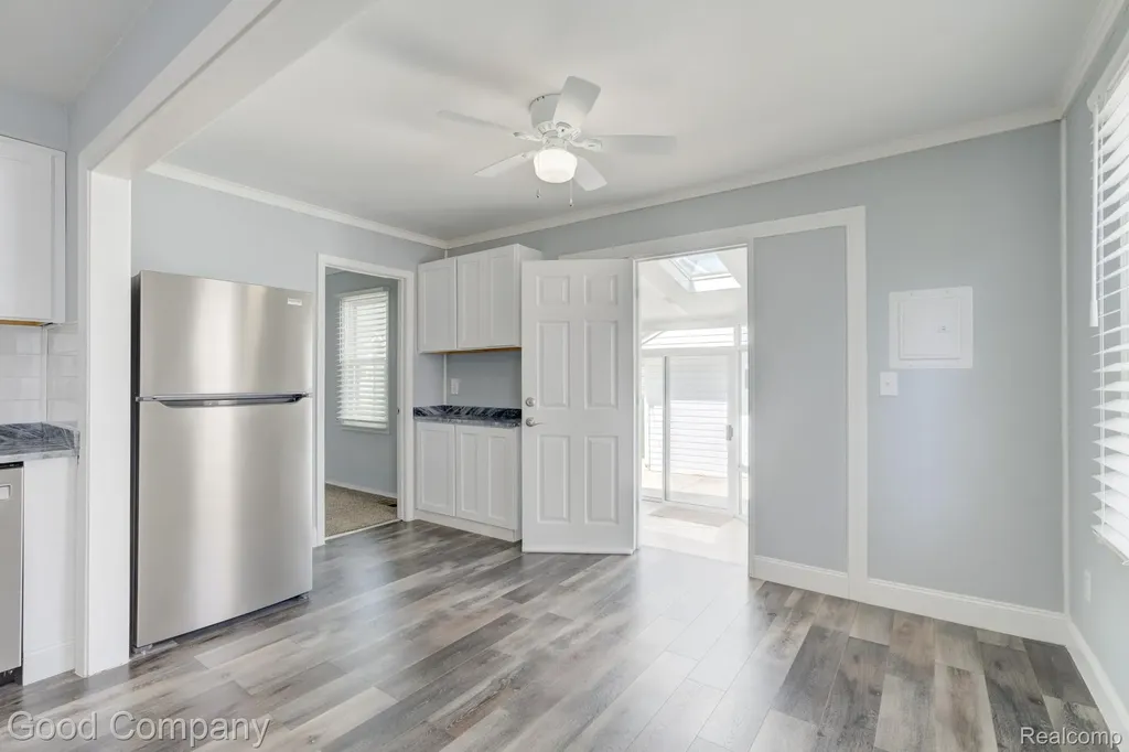 3689 Phillips Avenue Berkley City MI 48072