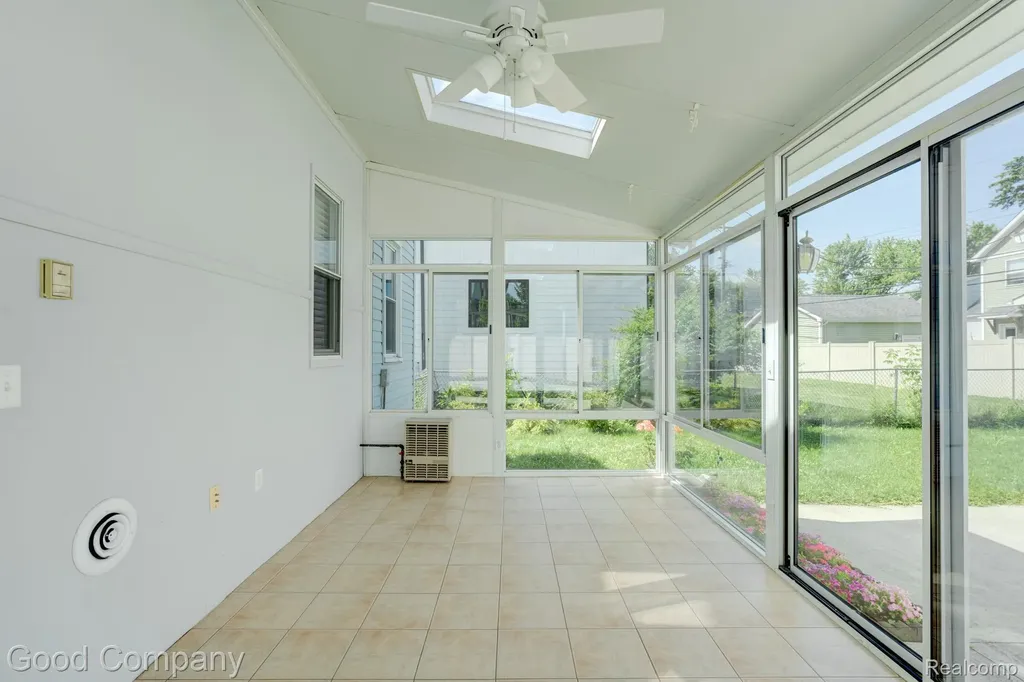 3689 Phillips Avenue Berkley City MI 48072