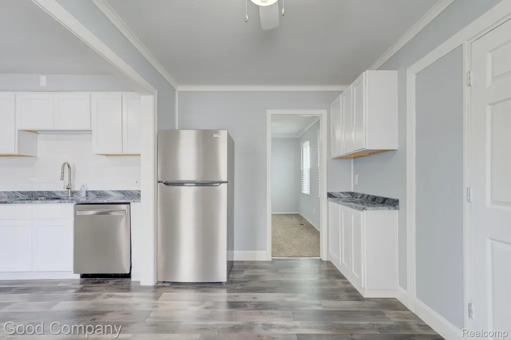 3689 Phillips Avenue Berkley City MI 48072