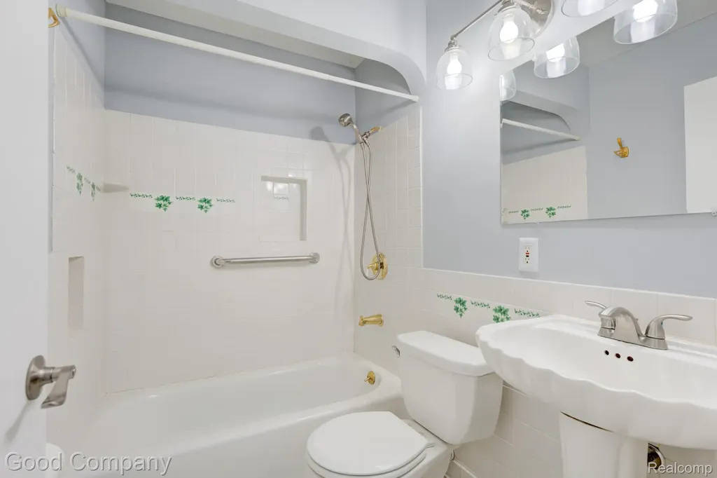 3689 Phillips Avenue Berkley City MI 48072