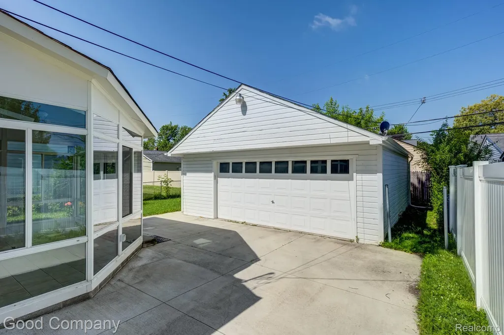 3689 Phillips Avenue Berkley City MI 48072