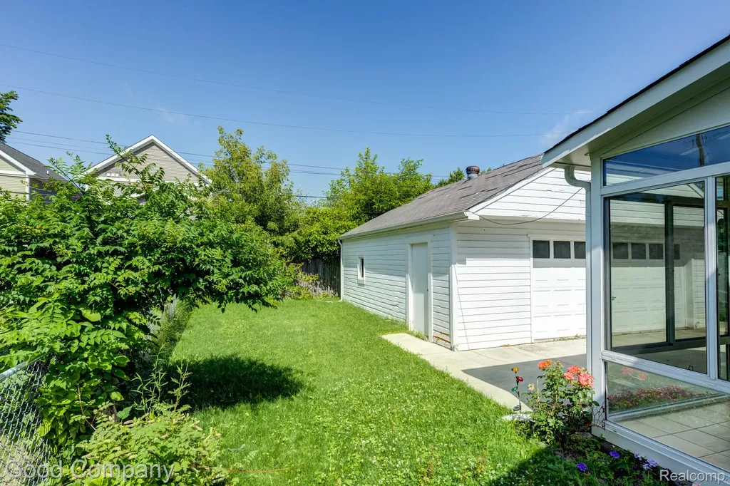 3689 Phillips Avenue Berkley City MI 48072