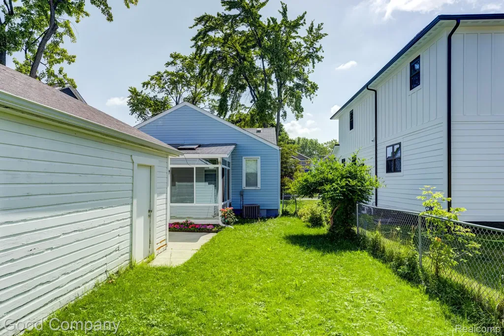 3689 Phillips Avenue Berkley City MI 48072