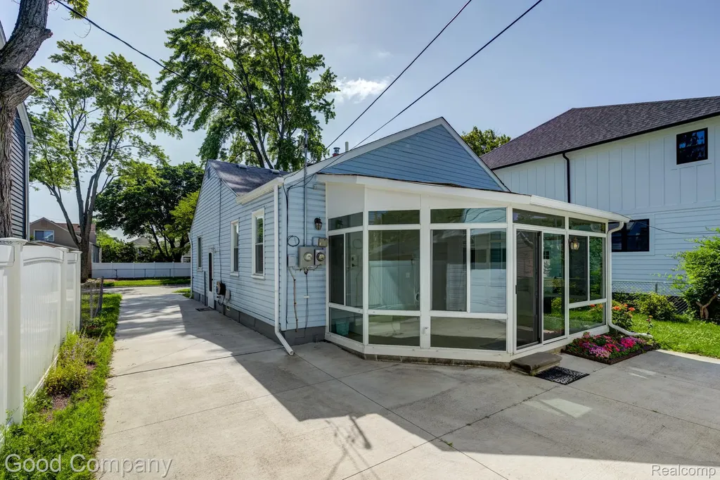 3689 Phillips Avenue Berkley City MI 48072