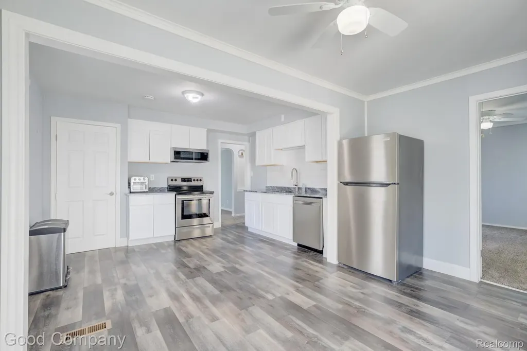 3689 Phillips Avenue Berkley City MI 48072