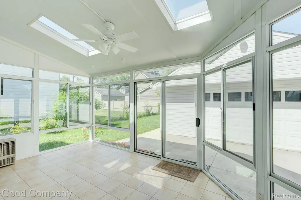 3689 Phillips Avenue Berkley City MI 48072