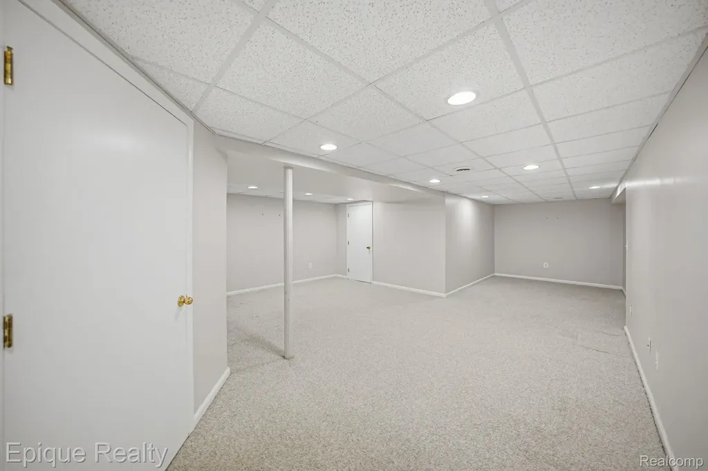 919 Rikki Ann Court Wixom City MI 48393