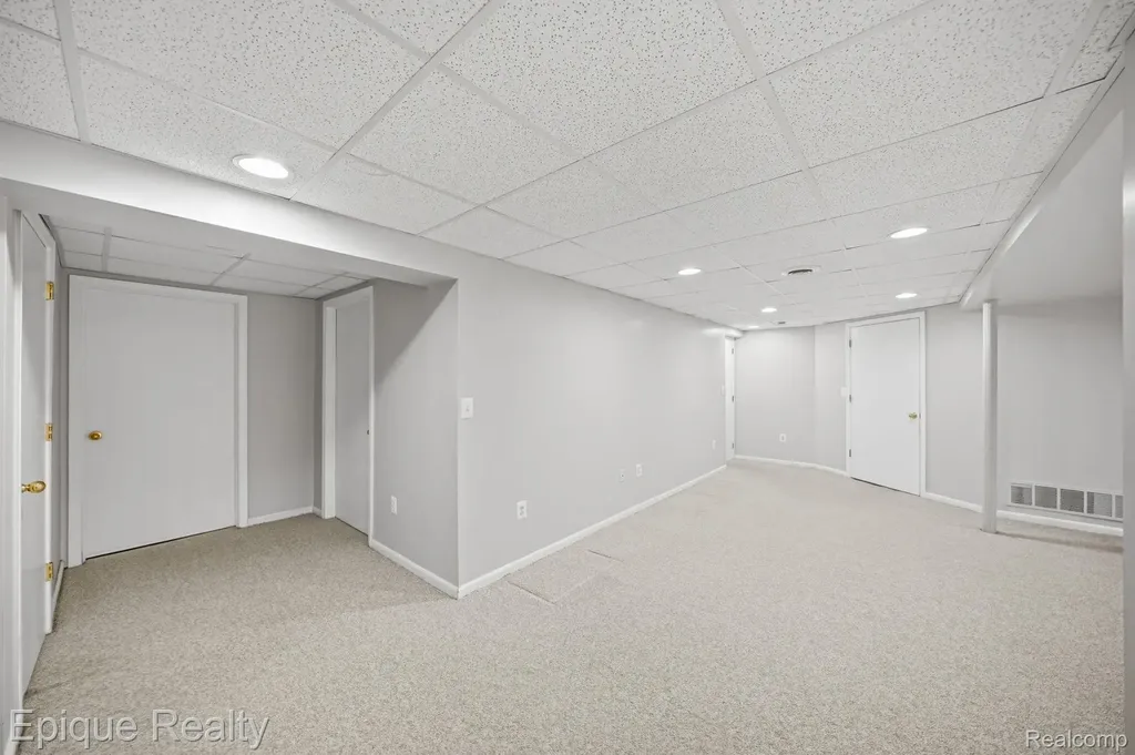 919 Rikki Ann Court Wixom City MI 48393