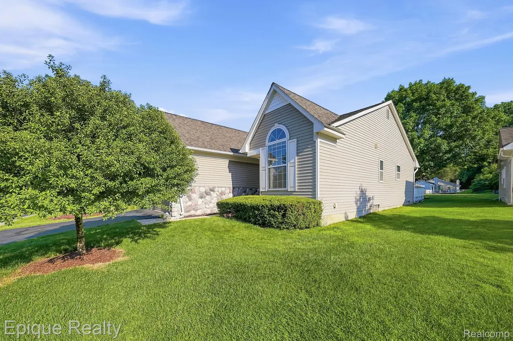 919 Rikki Ann Court Wixom City MI 48393