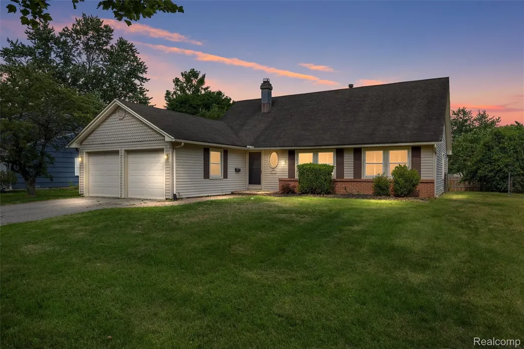 4942 Butler Drive Troy City MI 48085