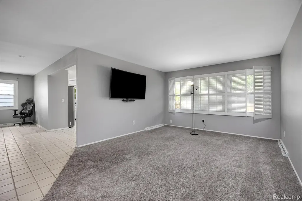 4942 Butler Drive Troy City MI 48085