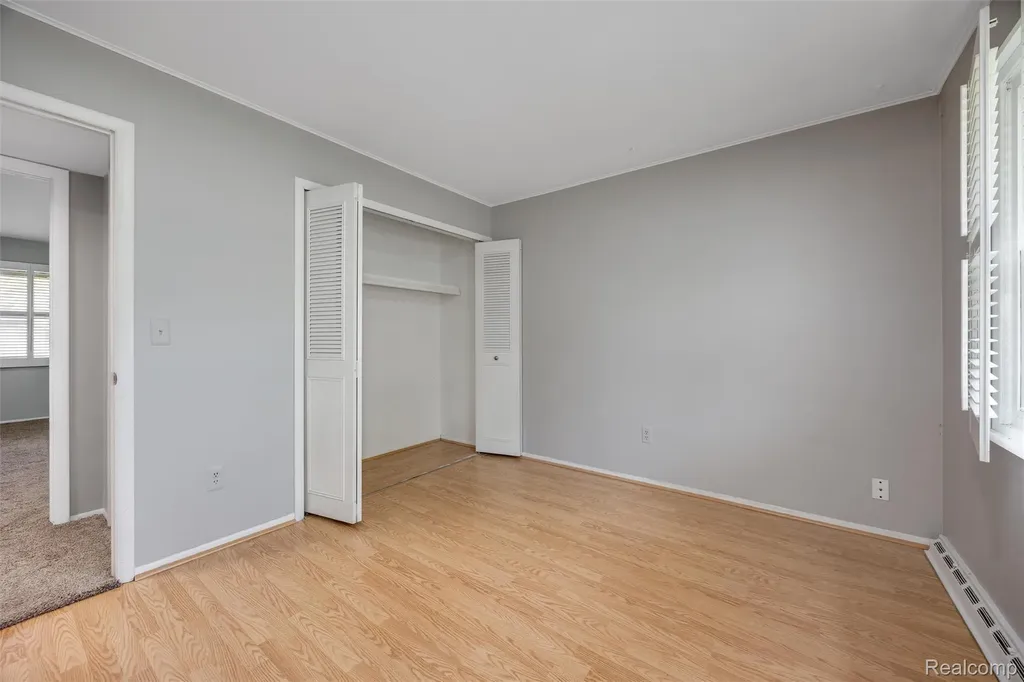 4942 Butler Drive Troy City MI 48085