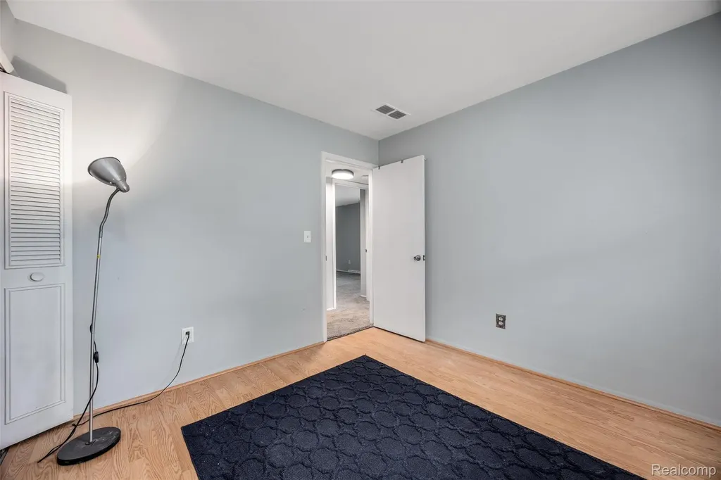 4942 Butler Drive Troy City MI 48085