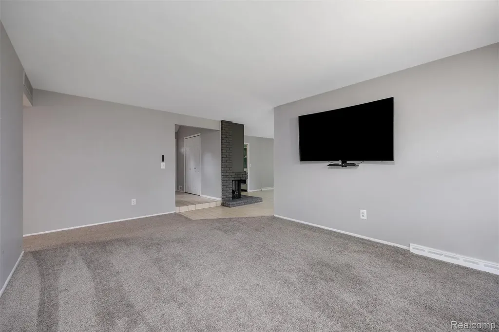 4942 Butler Drive Troy City MI 48085