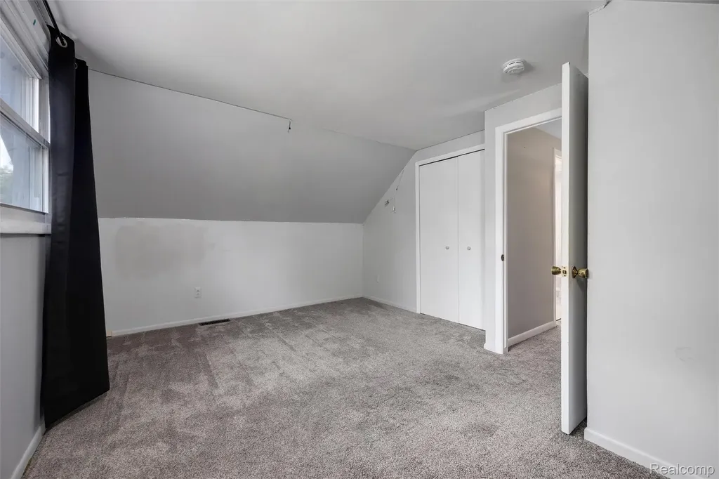 4942 Butler Drive Troy City MI 48085