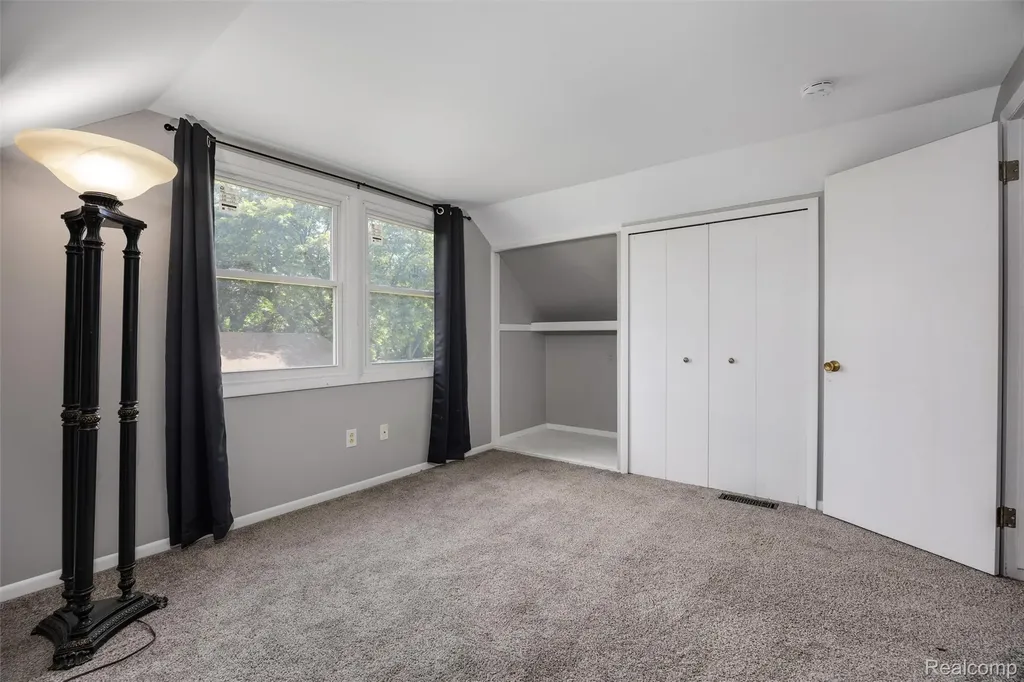 4942 Butler Drive Troy City MI 48085