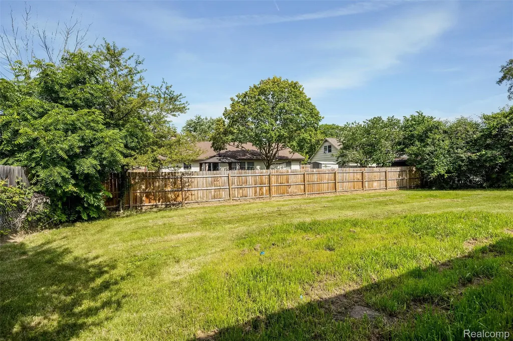 4942 Butler Drive Troy City MI 48085