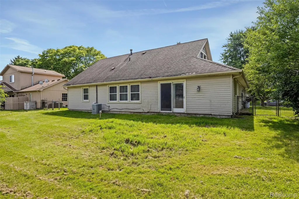 4942 Butler Drive Troy City MI 48085