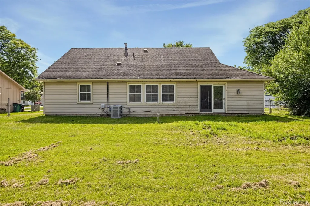 4942 Butler Drive Troy City MI 48085