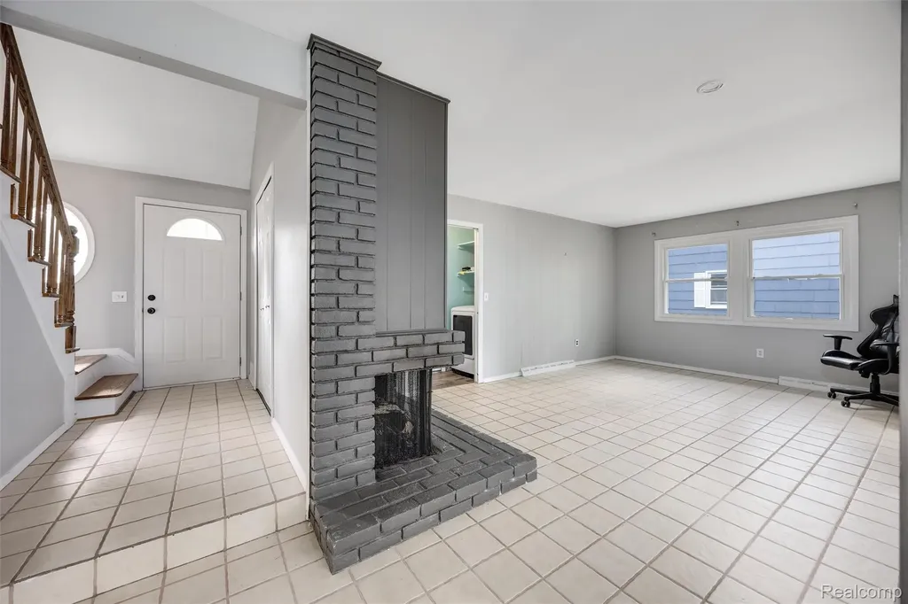 4942 Butler Drive Troy City MI 48085