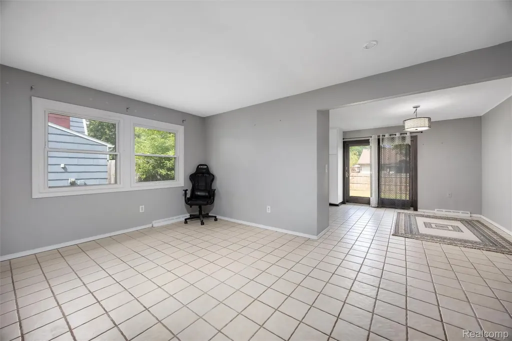 4942 Butler Drive Troy City MI 48085