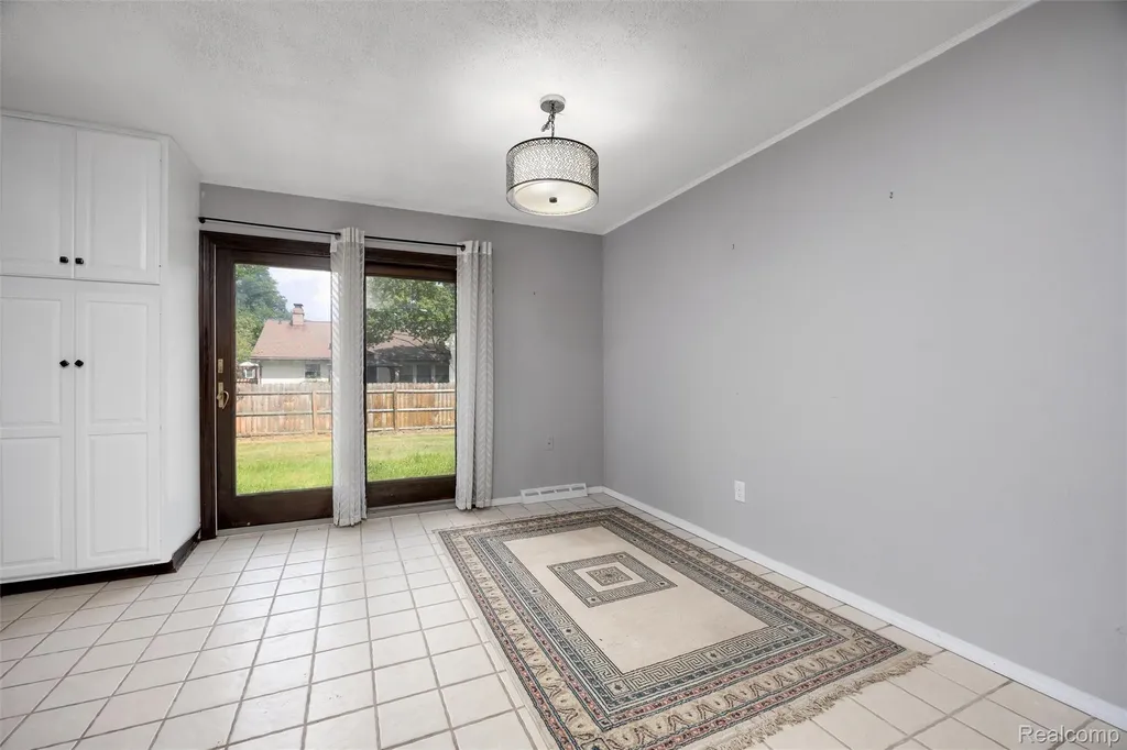4942 Butler Drive Troy City MI 48085
