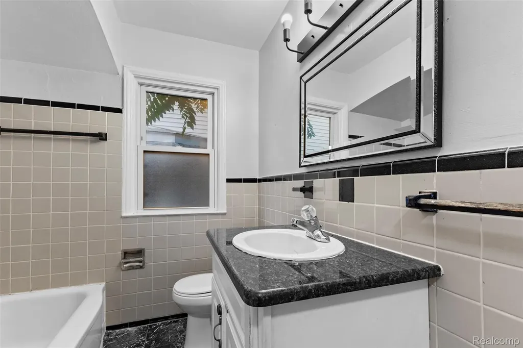 929 White Avenue Lincoln Park City MI 48146