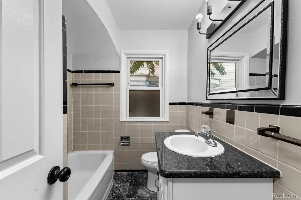 929 White Avenue Lincoln Park City MI 48146