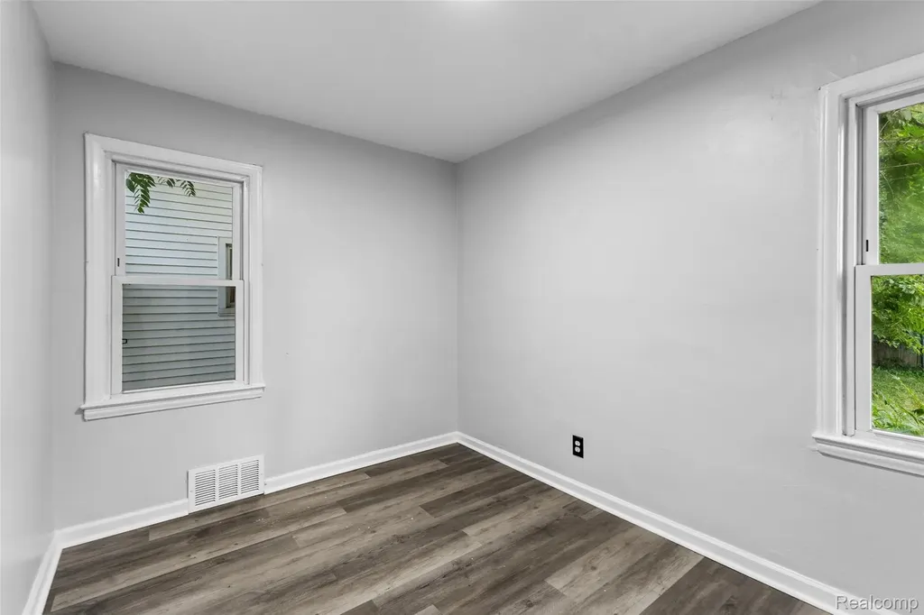 929 White Avenue Lincoln Park City MI 48146