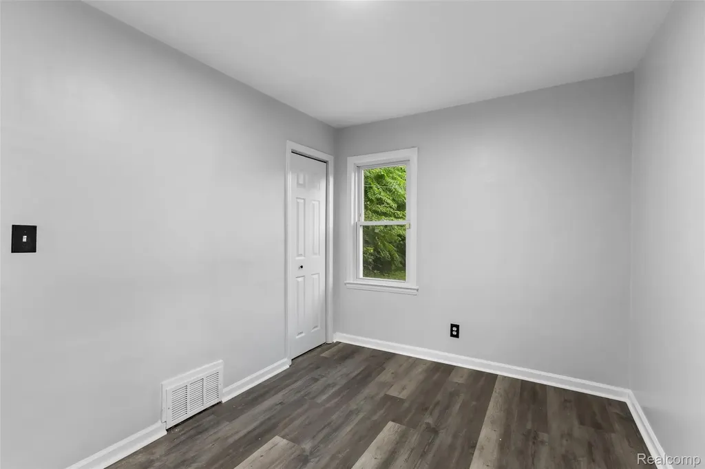 929 White Avenue Lincoln Park City MI 48146
