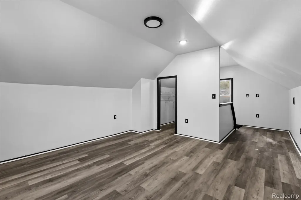 929 White Avenue Lincoln Park City MI 48146