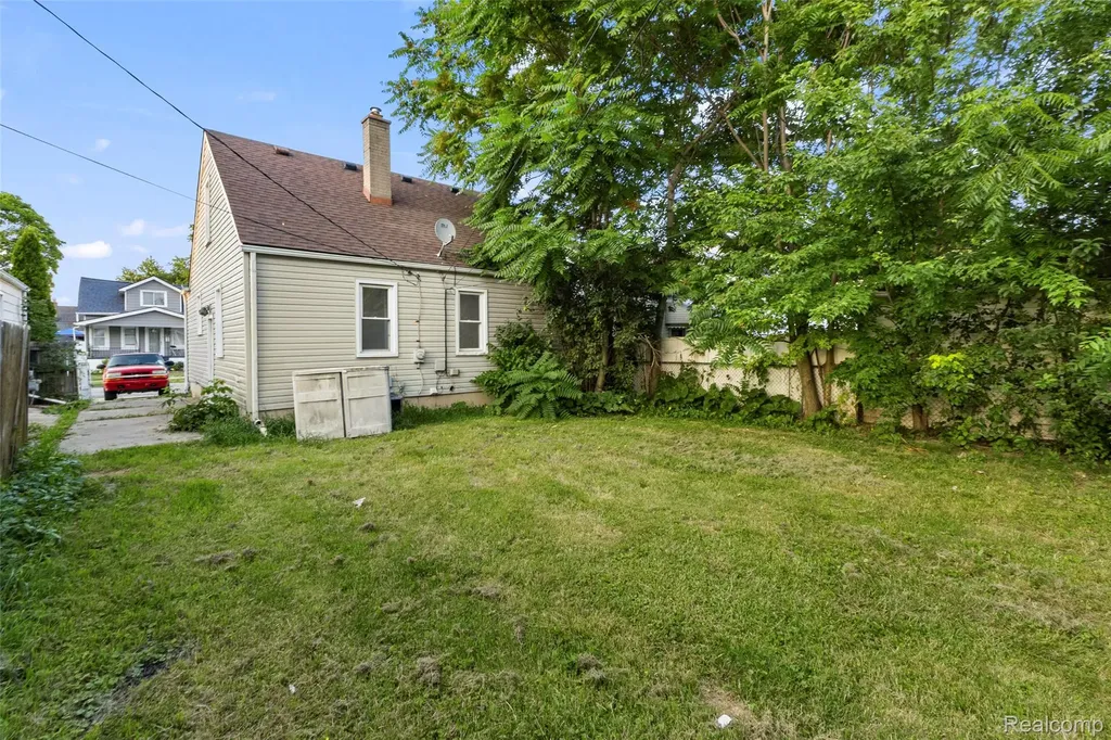 929 White Avenue Lincoln Park City MI 48146