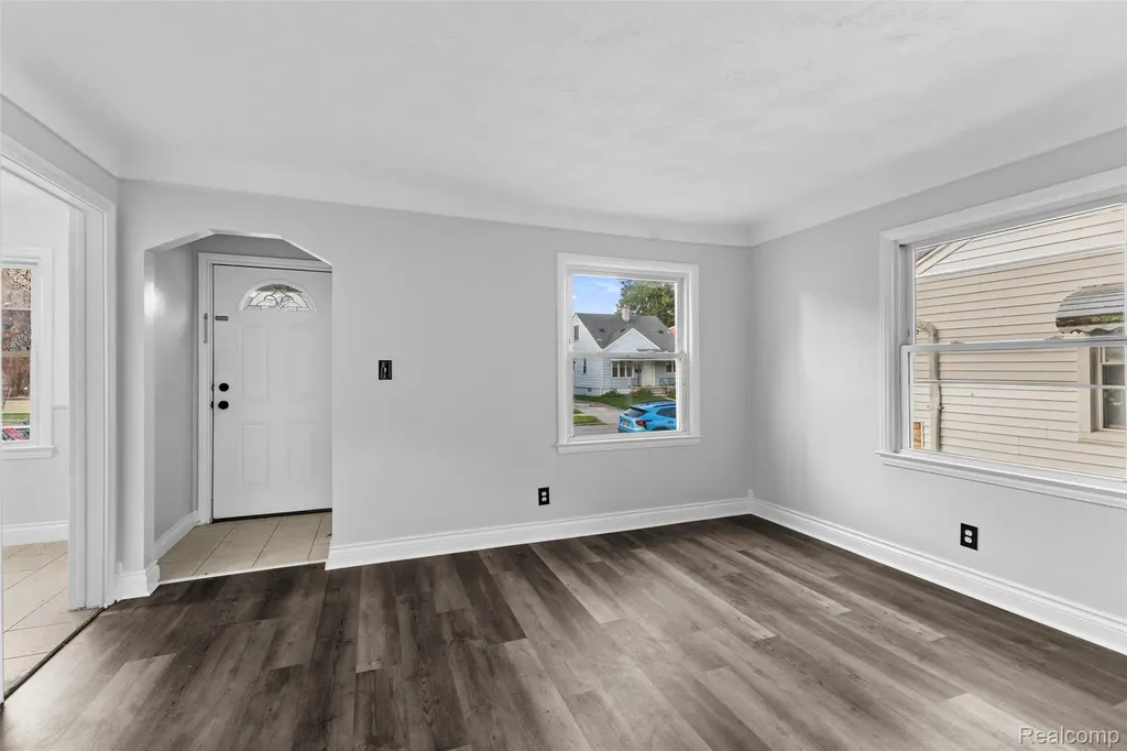 929 White Avenue Lincoln Park City MI 48146