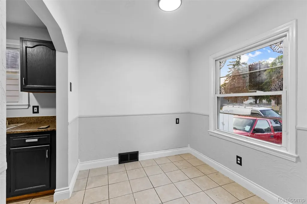 929 White Avenue Lincoln Park City MI 48146