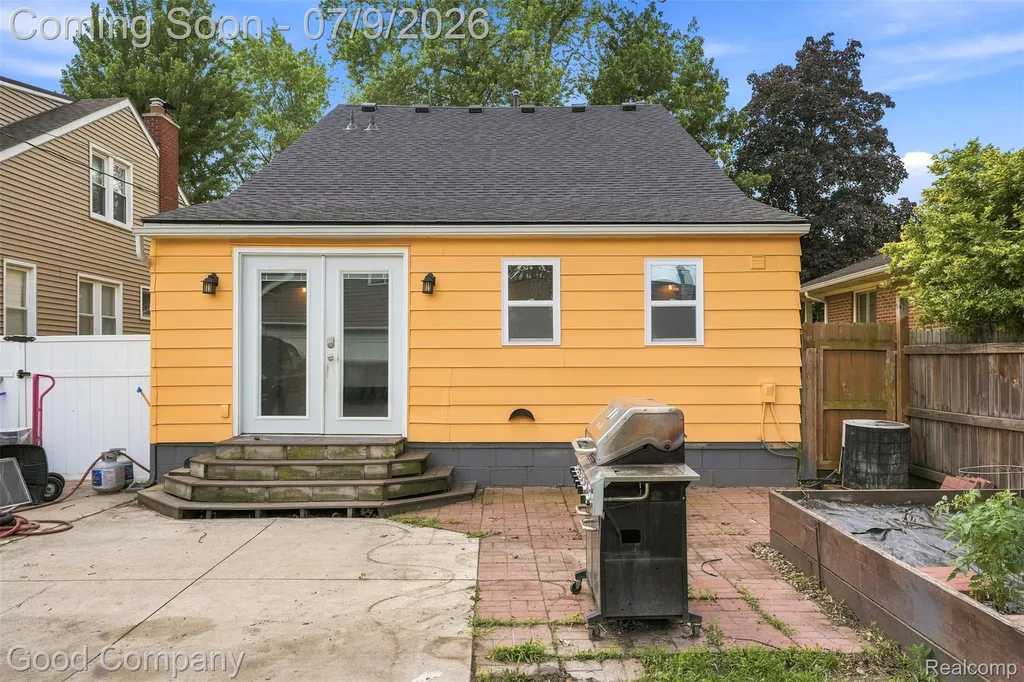 412 Chippewa Street Clawson City MI 48017