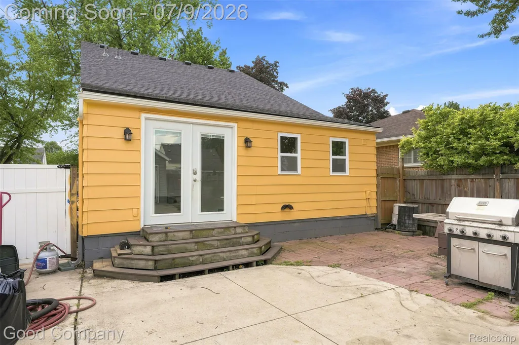 412 Chippewa Street Clawson City MI 48017