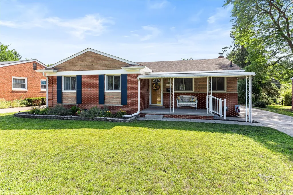 23020 Farmington Road Farmington City MI 48336